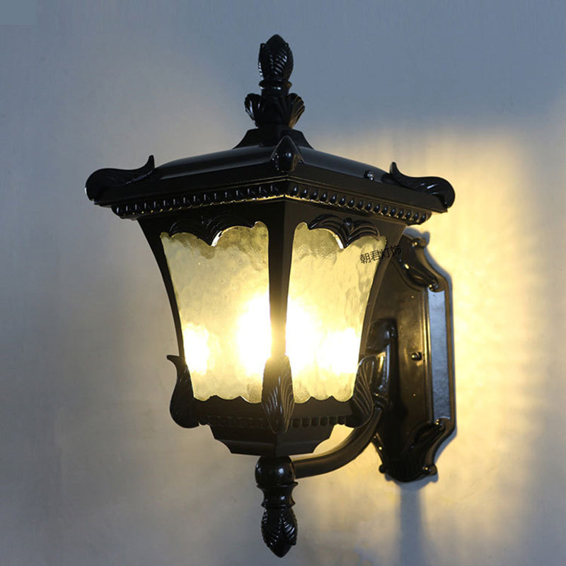 Lampada montata a parete nera in alluminio Quadrilateral a 1 luce della fattoria sconde con tonalità in vetro d'acqua