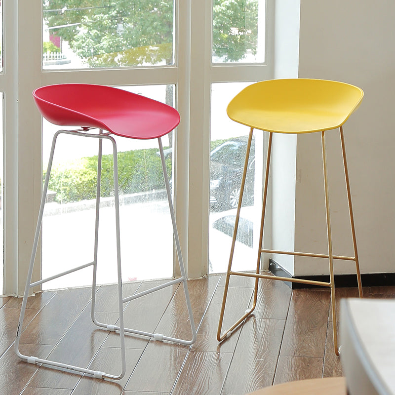 Contemporary Plastic Armless Bar Stool Low Back Bar Height Stool with Metal Frame