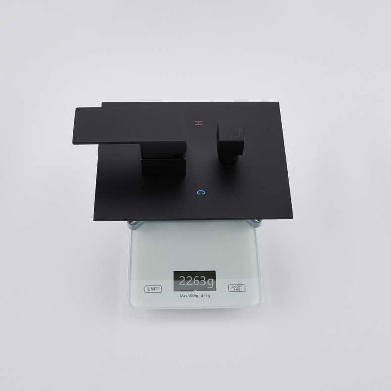 Modern Bathroom Faucet One Handle Copper Wall Mounted Bathtub Faucet