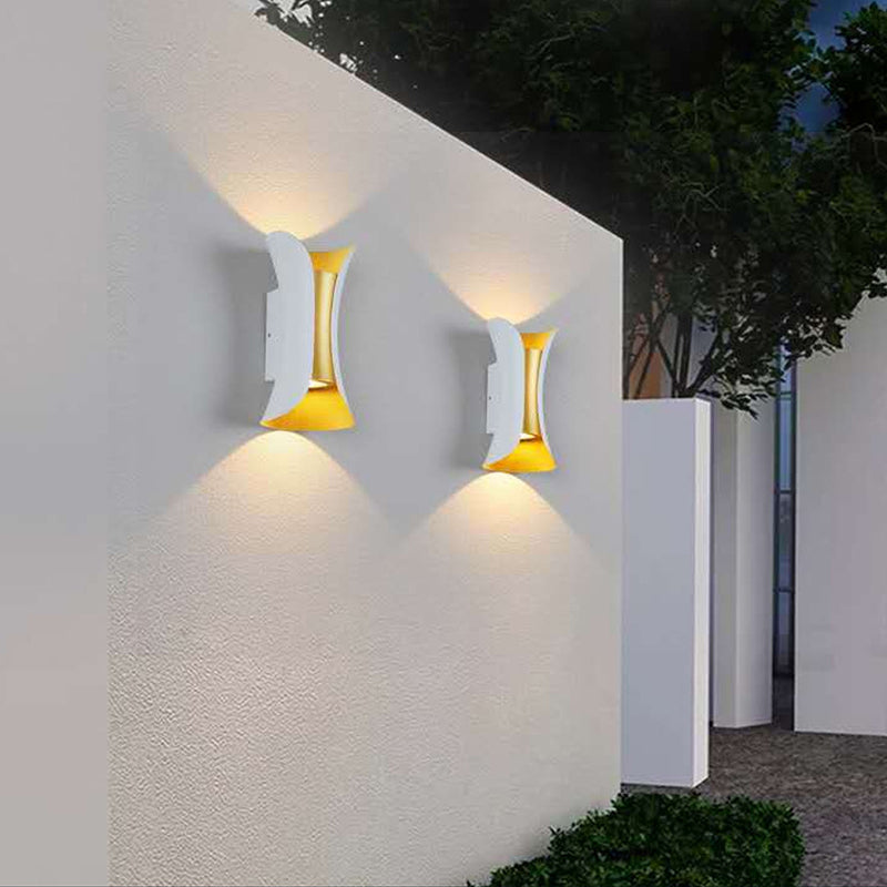 Curl Shape Wall Light Modern Style Metal 1 Light Sconce in Black/White