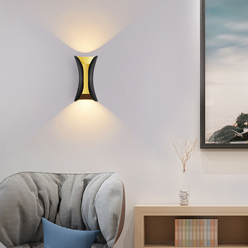 Curl Shape Wall Light Modern Style Metal 1 Light Sconce in Black/White