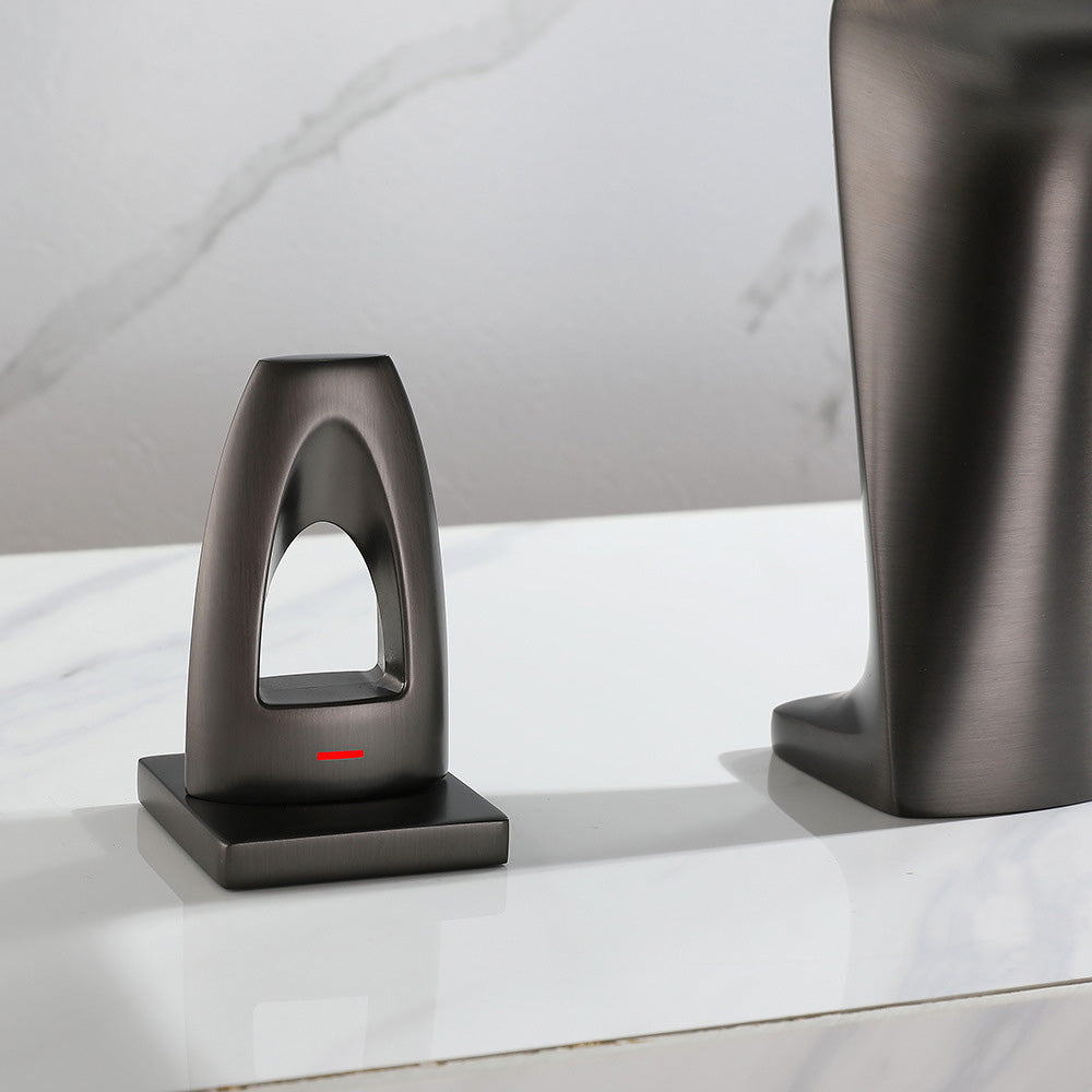 3 Handle Roman Tub Filler Deck Mounted Bathtub Faucet with Handshower