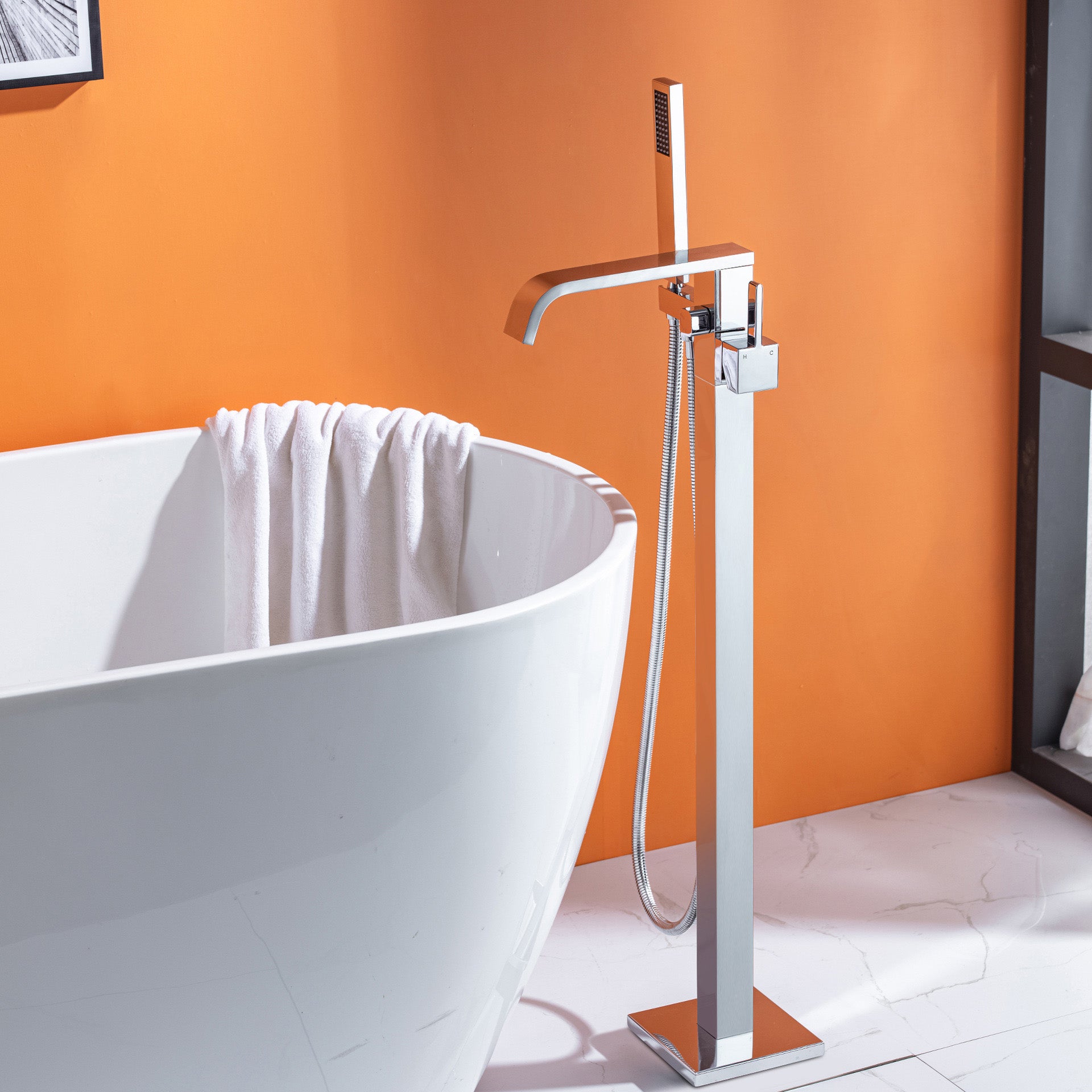 Floor Mounted Tub Spout 1 Handle Freestanding Bathtub Faucet with Handshower