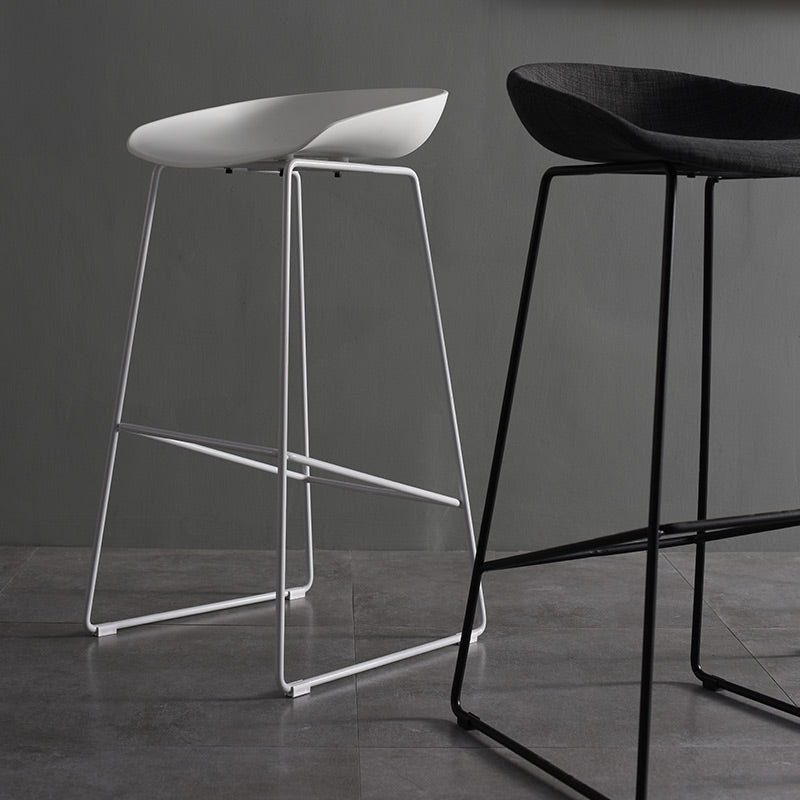 Scandinavian Style Barstool Plastic Low Back Bar Stool with Footrest