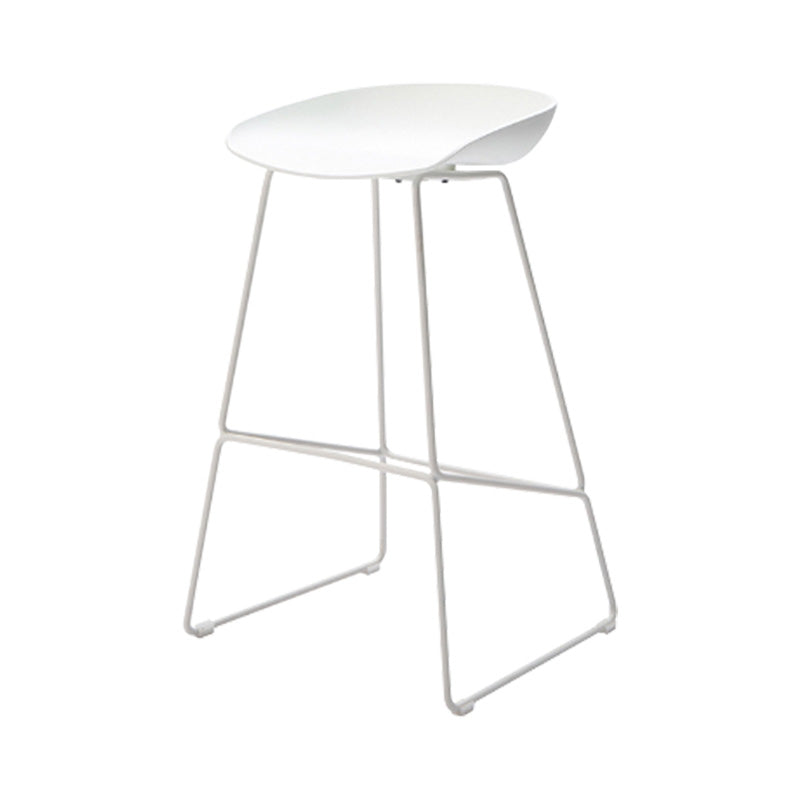Scandinavian Style Barstool Plastic Low Back Bar Stool with Footrest