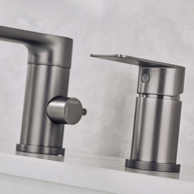 Contemporary Bathroom Faucet Deck Mounted Bathroom Faucet with Low Arc