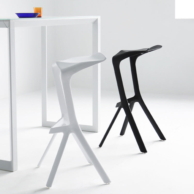 Industrial Plastic Bar Stool Indoor Stackable Bar Height Stool