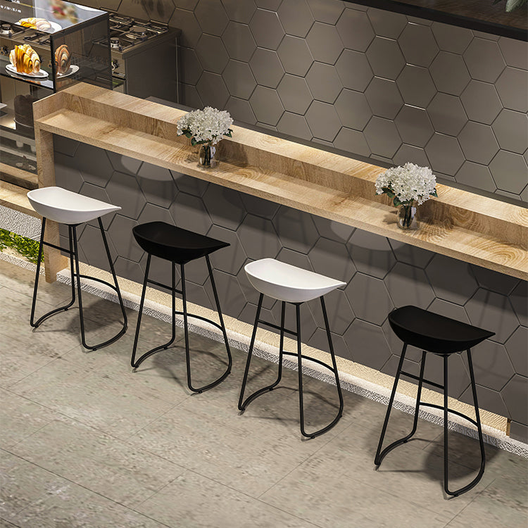 Modern Style Metal Bar Stool Plastic Low Back Counter Stool for Restaurant