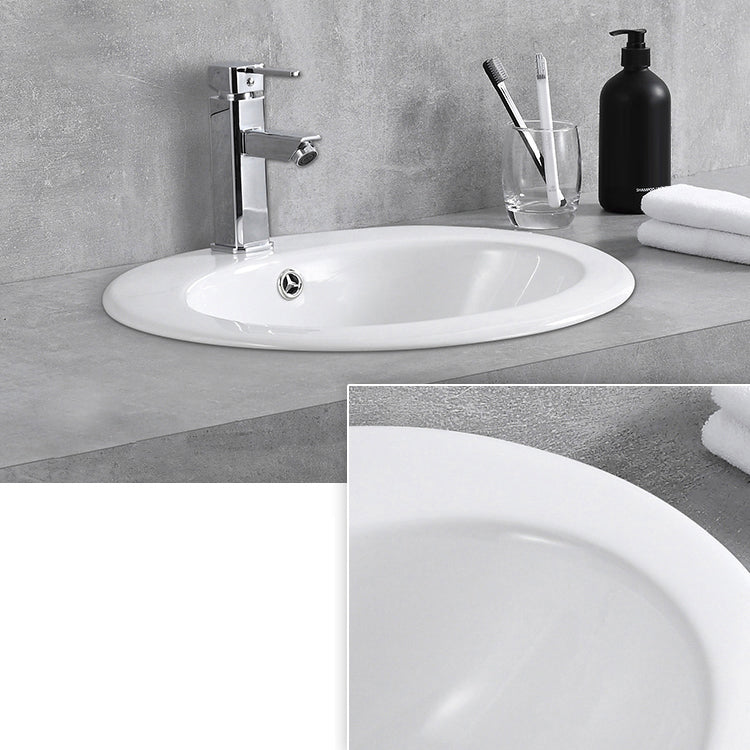 Traditional Wash Stand Oval Shape Porcelain with Pop-Up Drain Vessel Bathroom Sink
