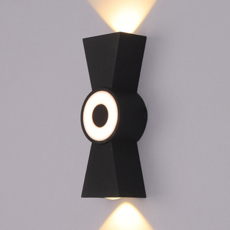 Contemporary Wall Light in Black / White Aluminum Wall Mount