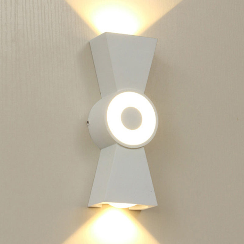 Contemporary Wall Light in Black / White Aluminum Wall Mount