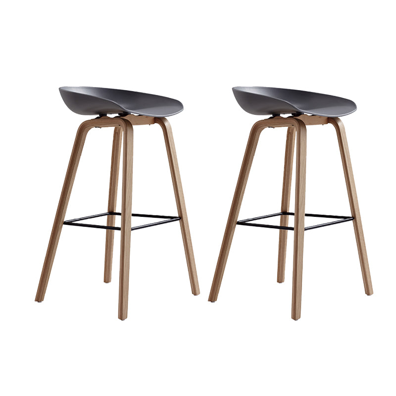 Indoor Plastic Bucket Seat Scandinavian Armless Bar Height Stool with Wood Legs