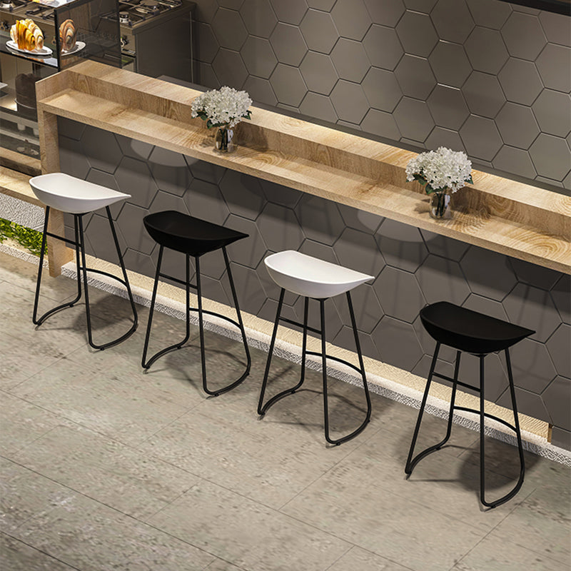 Modern Armless Backrest Counter Stool Iron Bar Stool with Acrylic Seat and Pedal for Bar