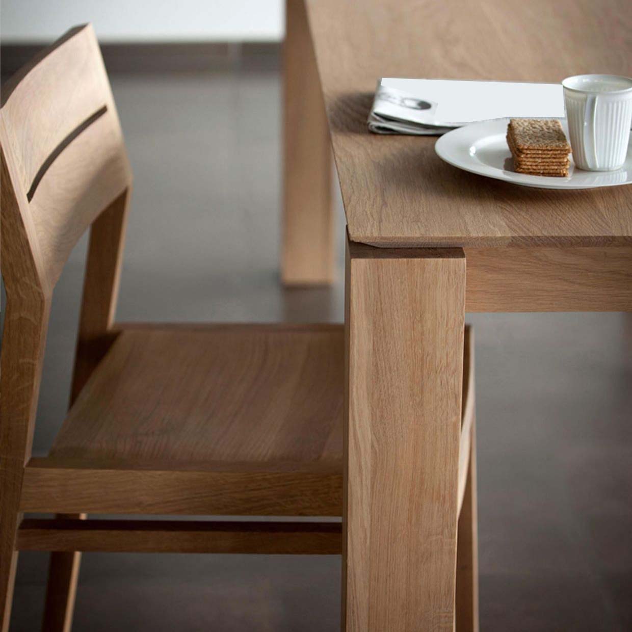 Modern 4 Legs Pedestal Dining Table Pine Wood Table for Dining Room