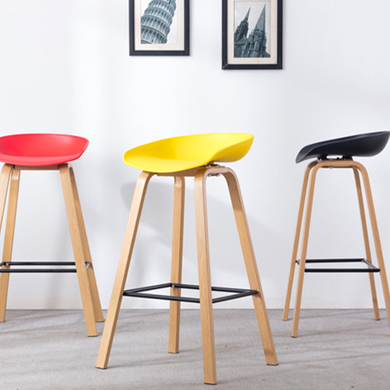 Industrial Armless Backrest Counter Stool Iron Bar Stool with Acrylic Seat for Cafe