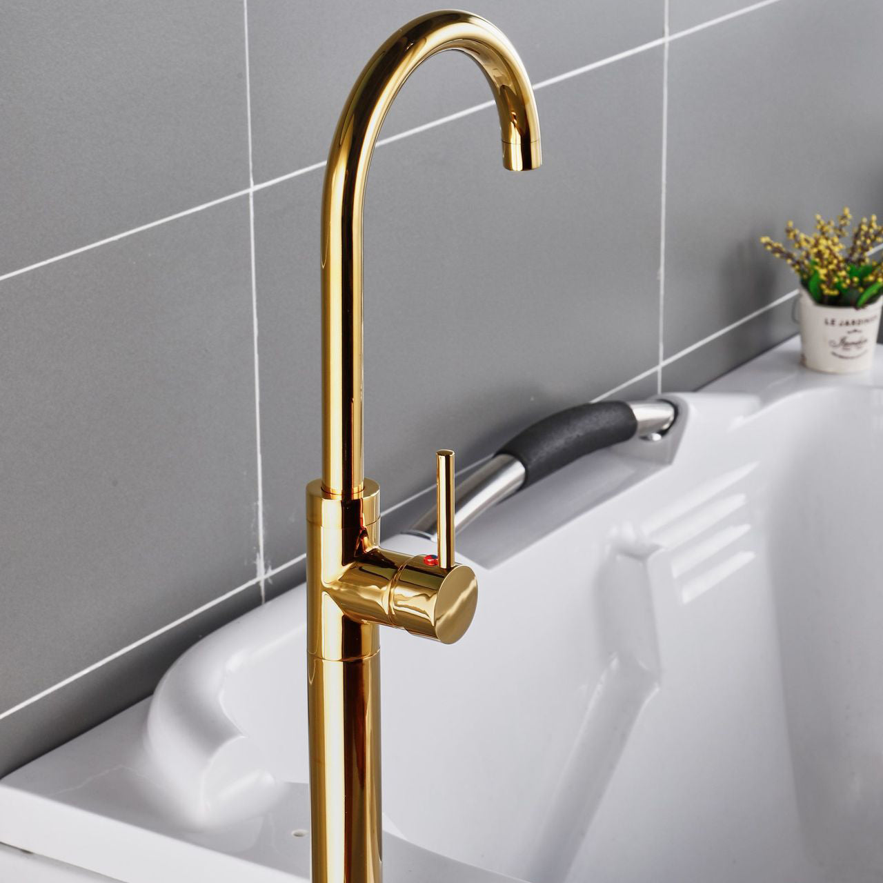 Traditional Floor Mounted Metal Freestanding Tub Filler Single Handle Freestanding Faucet