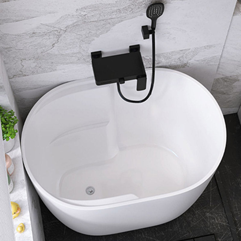 Modern Style Freestanding Bath Tub Oval Acrylic Soaking Bathtub in White