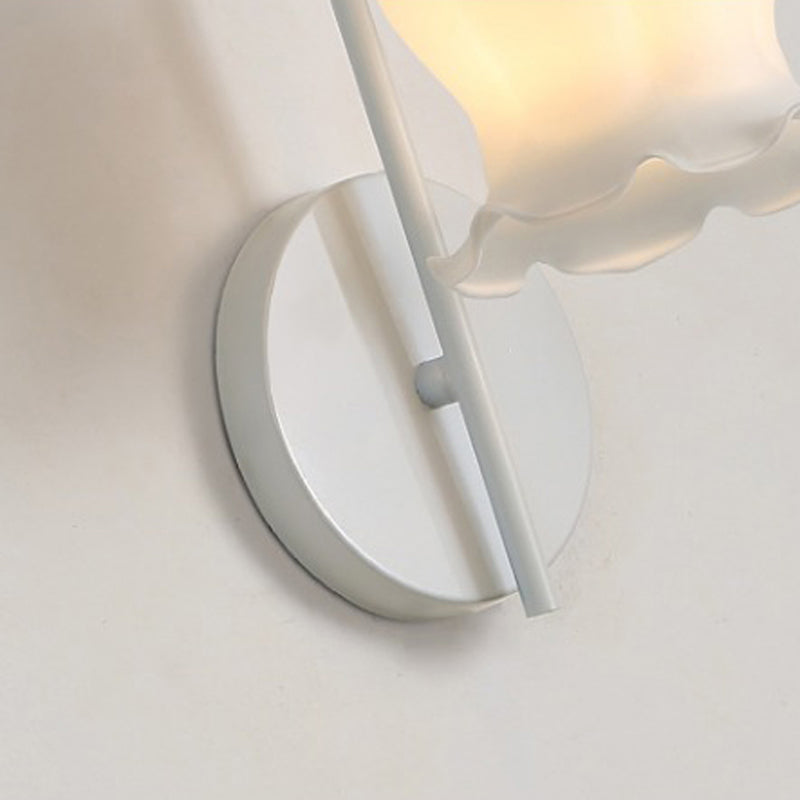 Modern Metal Wall Sconce Flower Shape Wall Light with Glass Shade for Living Room