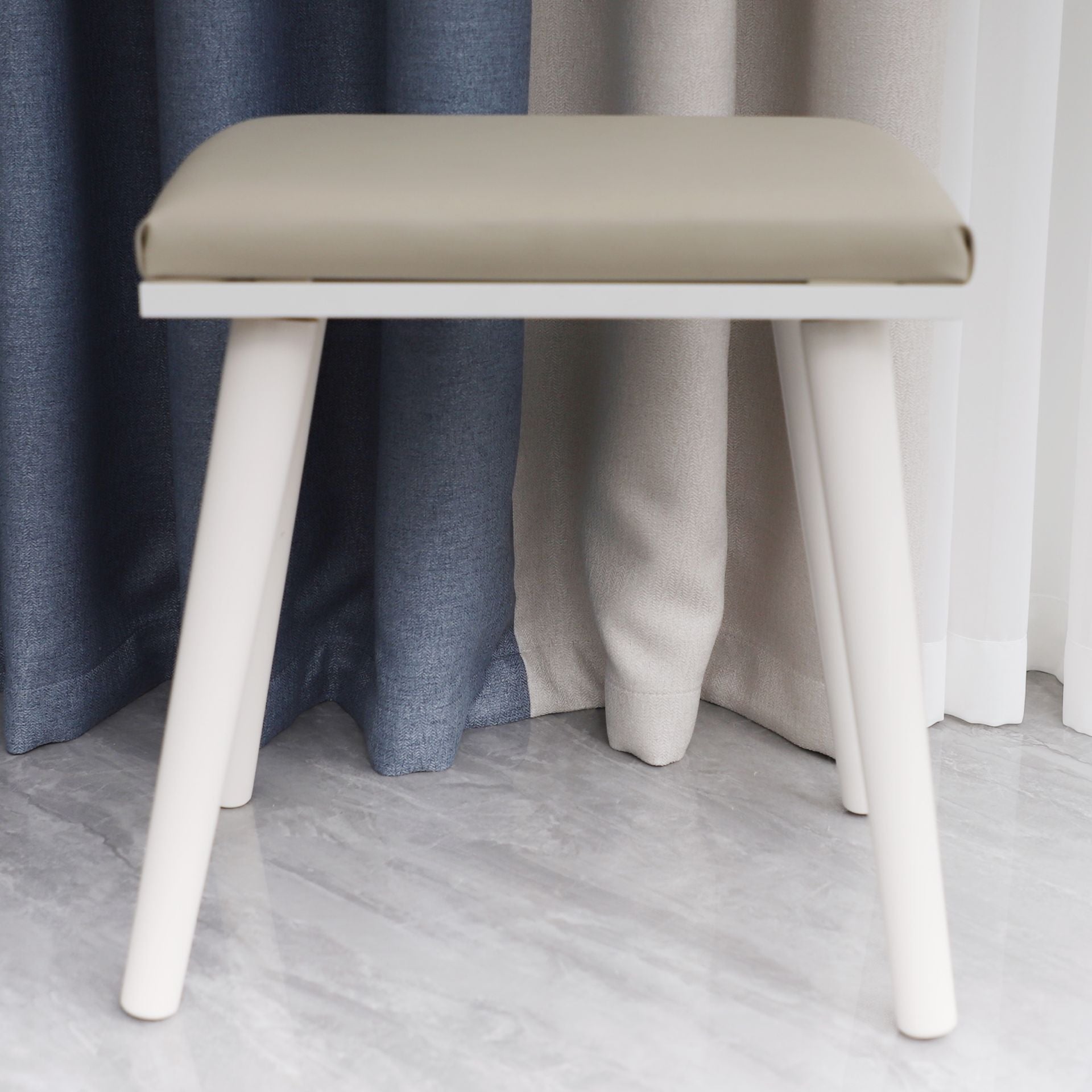 White Solid Wood Makeup Vanity Desk Table with Drawers for Bedroom