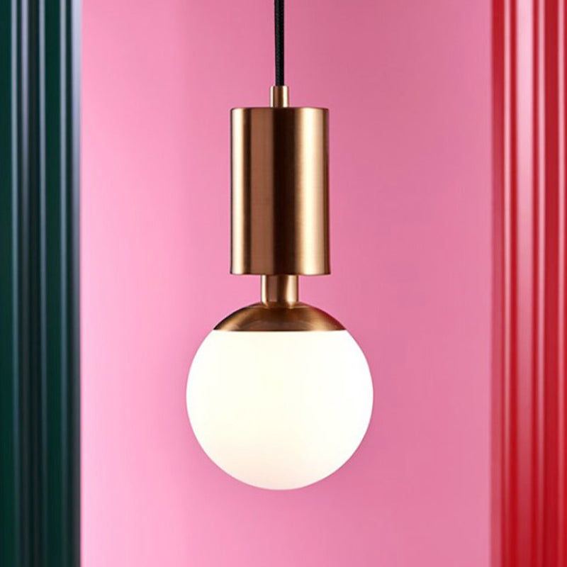 Sphère en verre laite