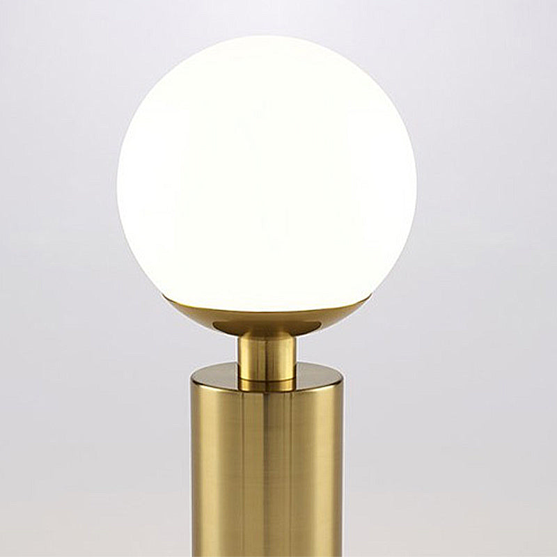 Sphère en verre laite