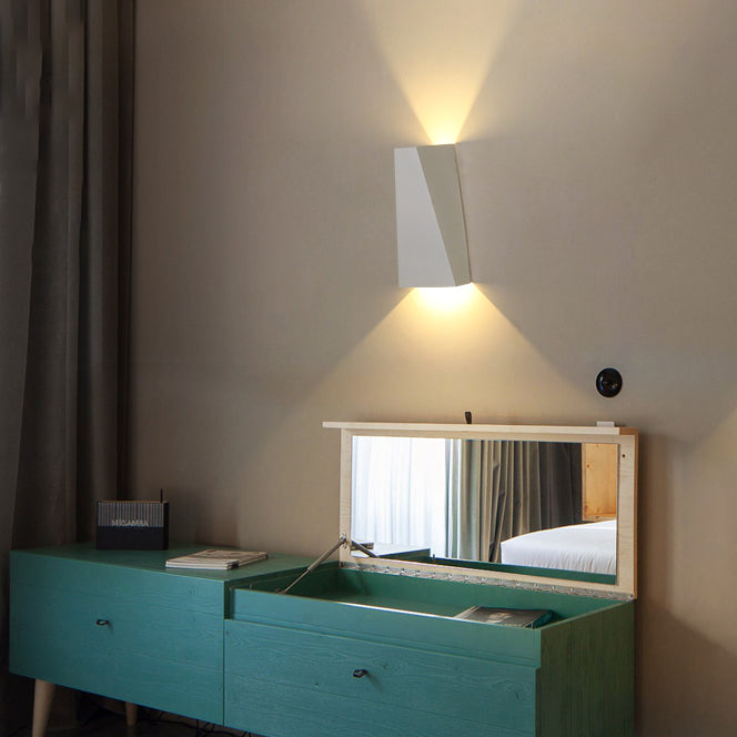 Contemporary LED Wall Lamp Minimalist Wall Light Sconce for Bedroom