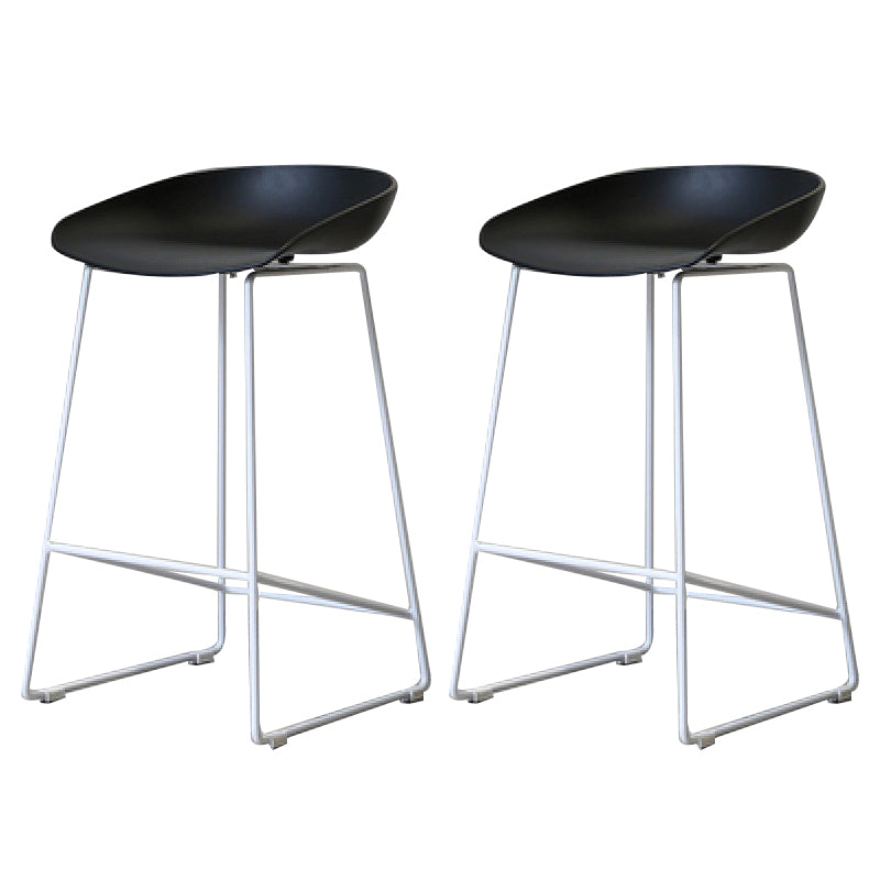 Contemporary Plastic Dining Stools Armless Bar Stools with Footrest