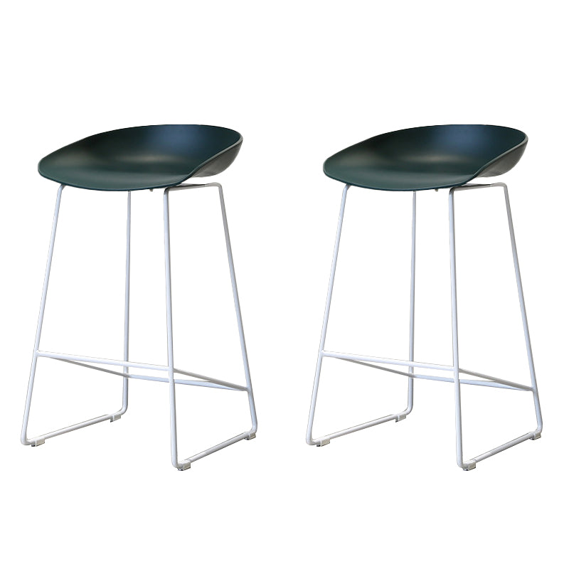 Contemporary Plastic Dining Stools Armless Bar Stools with Footrest