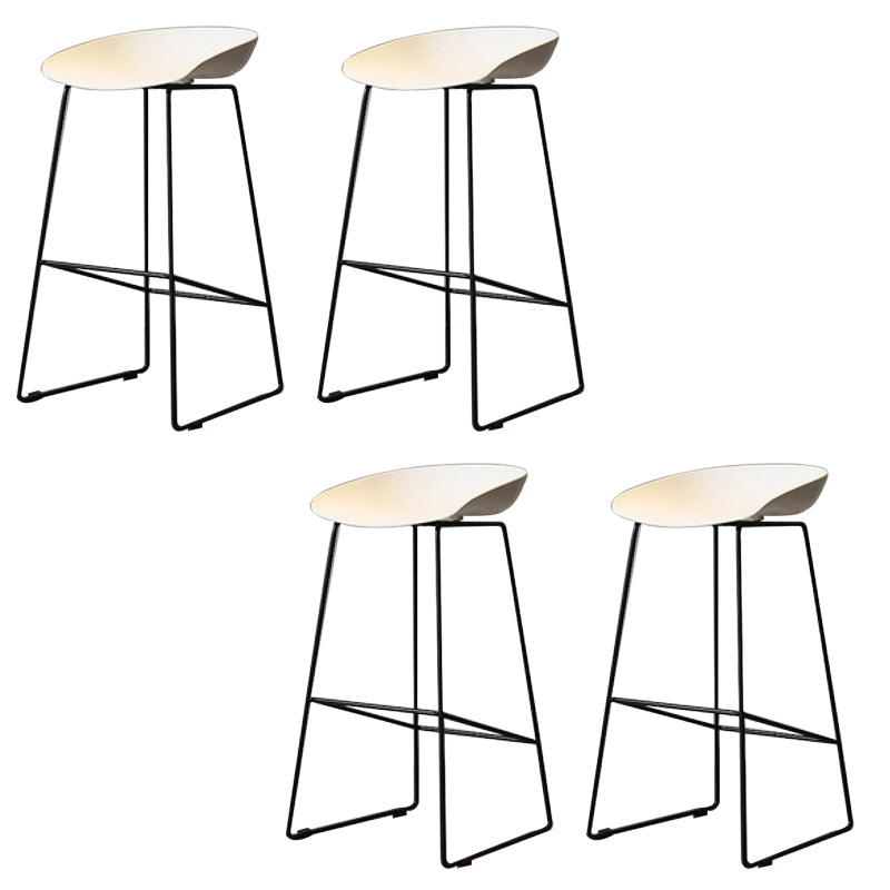 Contemporary Plastic Dining Stools Armless Bar Stools with Footrest