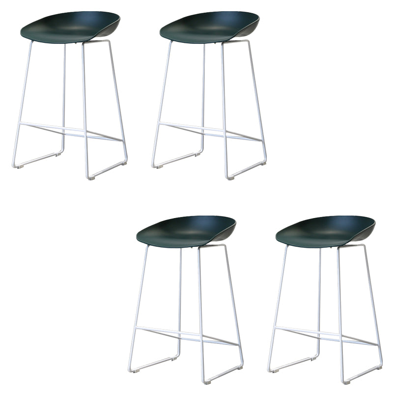 Contemporary Plastic Dining Stools Armless Bar Stools with Footrest