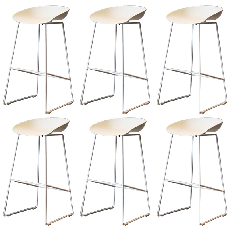 Contemporary Plastic Dining Stools Armless Bar Stools with Footrest