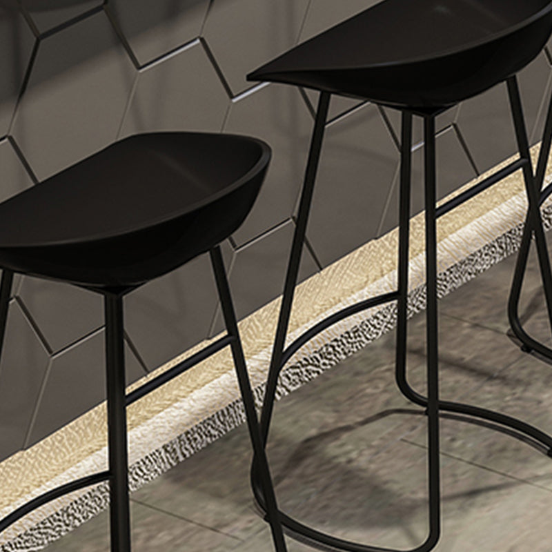 Industrial Armless Bar Stool Plastic Dining Stool with Metal Base