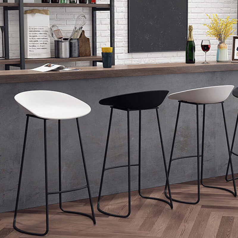 Industrial Plastic Bar Stool Armless Dining Stool with Metal Base