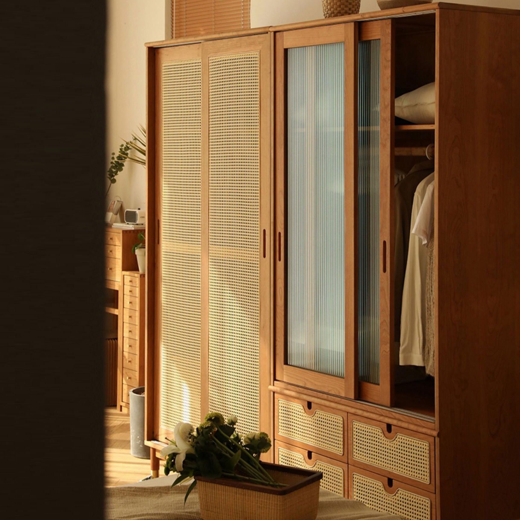 Modern Solid Wood Wardrobe Cabinet 2 Sliding Doors Sliding with Drawer