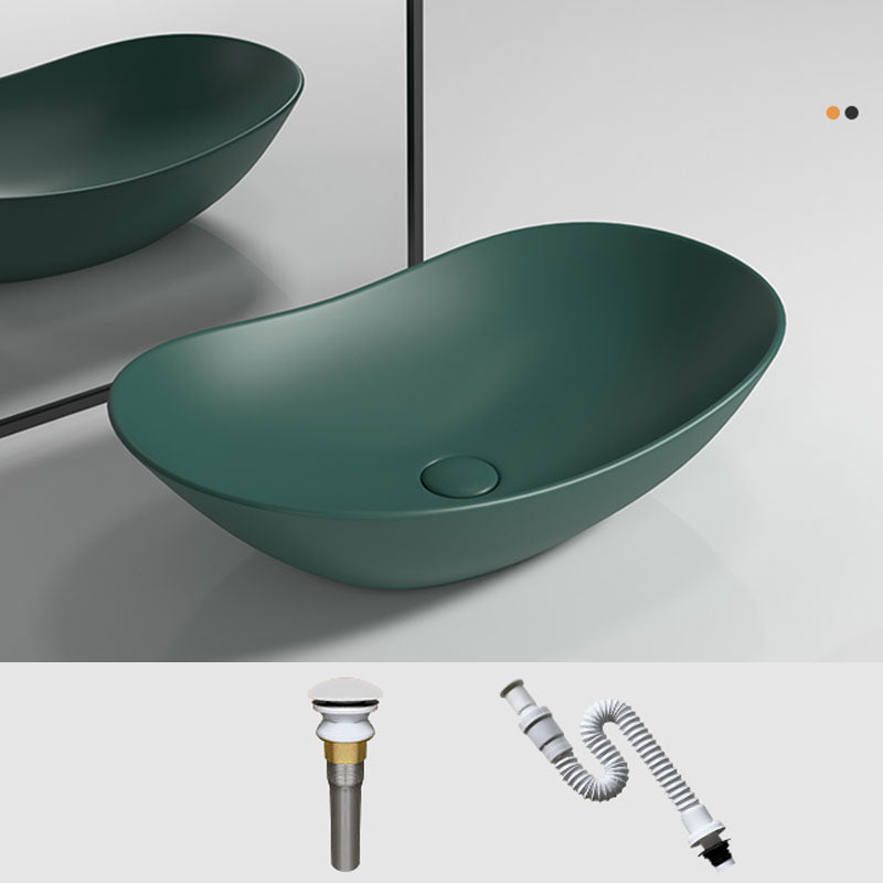 Oval Porcelain Vessel Sink Modern Style Vessel Lavatory Sink with No Craftsmanship