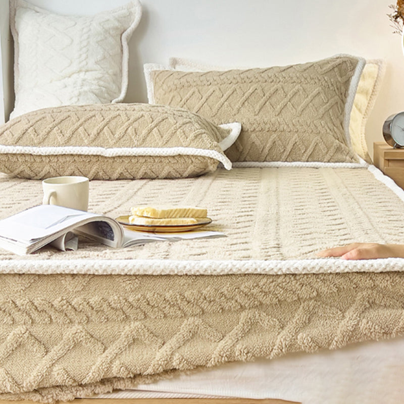 Modern Polyester Bed Sheet Set Super Soft Flannel Soild Pillowcase