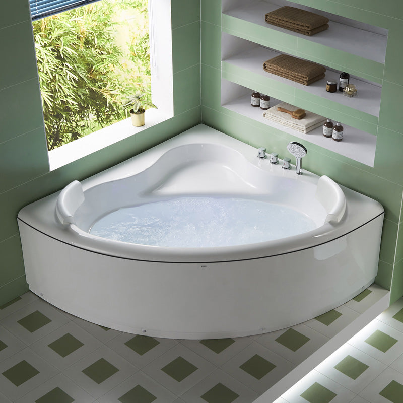 Modern Corner Bathtub Acrylic Soaking Back to Wall Center-Back Bath