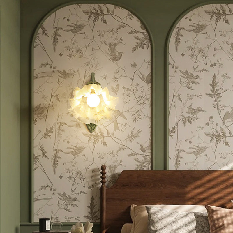 Flower Shape Glass Wall Lighting Modern Style 1 Light Wall Mounted Light in Green