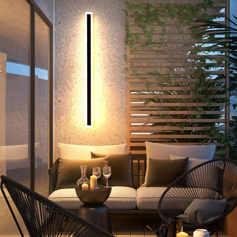 Linear Shape Metal Wall Lighting Modern Style 1 Light Wall Mount Light in Black