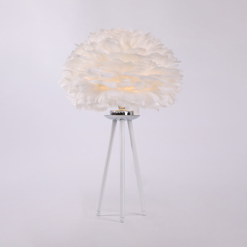 Tableau de plumes moderniste tissu léger 1-Light Triptestand lampe en blanc avec une base de trépied