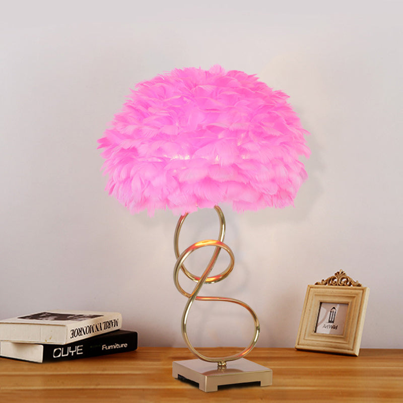 Spiral Metal Table Lighting Modern 1 Head Gold Reading Lamp with Pink Feather Fabric Shade