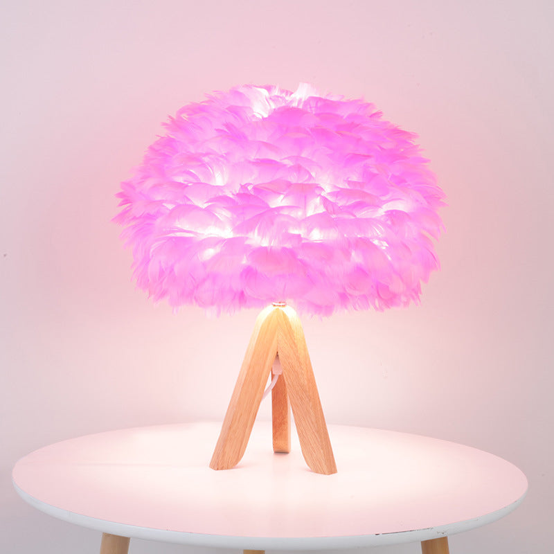 Éclairage de bureau de plume en tissu moderniste 1 lampe de table rose de bulbe avec base de trépied en bois