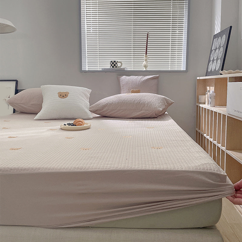 Modern Bed Sheet Bear Pattern Non-pilling Breathable Skin-friendly Sheet Bed Set