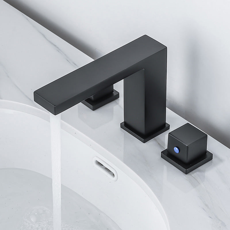 Metal Wide Spread Bathroom Faucet Modern Two-Handle Vanity Sink Faucet
