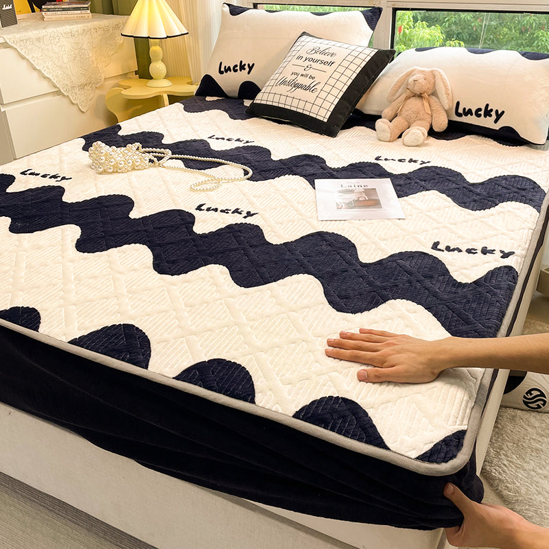 Modern Fitted Sheet Cartoon Print Wrinkle-Free Fade Resistant Flannel Fitted Sheet