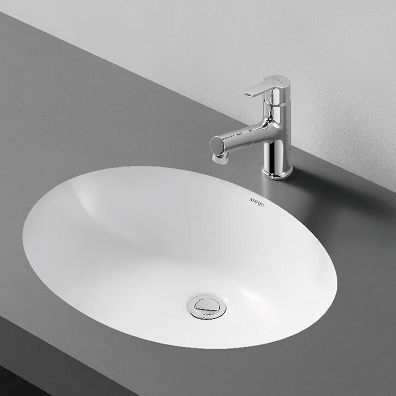 Modern Porcelain Bathroom Sink in White with Overflow Undermount Sink