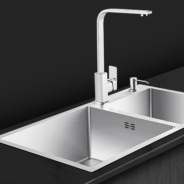 Modern Style Kitchen Sink Overflow Hole Design Scratch Resistant Kitchen Sink