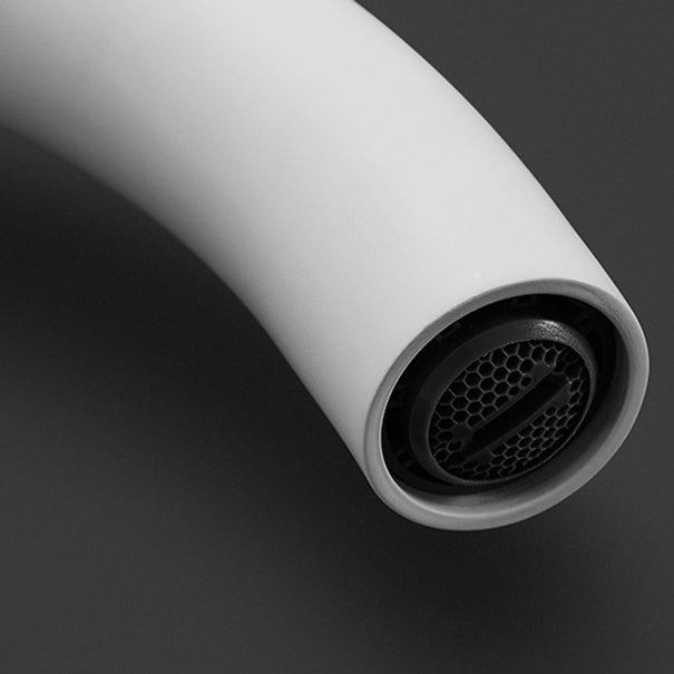 Floor Mounted Freestanding Tub Filler Metal Freestanding Bathtub Faucet in White