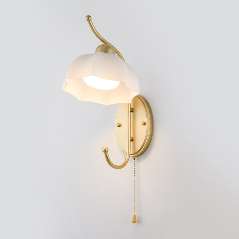 Metal Modern Wall Sconce Flower Shape Wall Light with Glass Shade for Bedroom in Gold