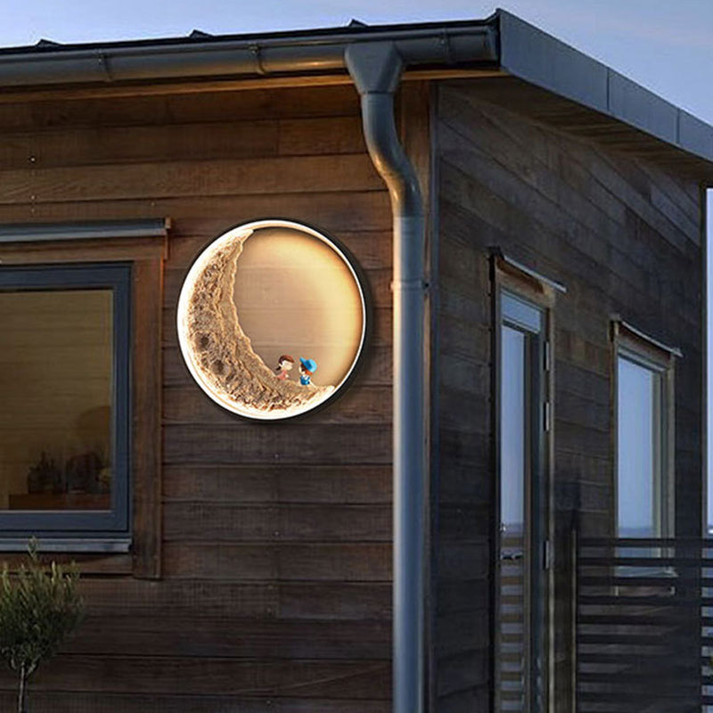 Modern Metal Wall Sconce Circle Shape Wall Light with PC Shade for Living Room